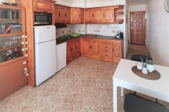 Kjøkken med oppvaskmaskin og alt utstyr